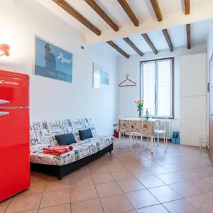 parma-historic-center-apartment-7min-from-duomo.emilia-romagnahotels.net/