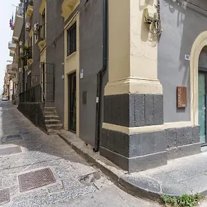 dimore-sangiuliano.taorminaitalyhotels.com/